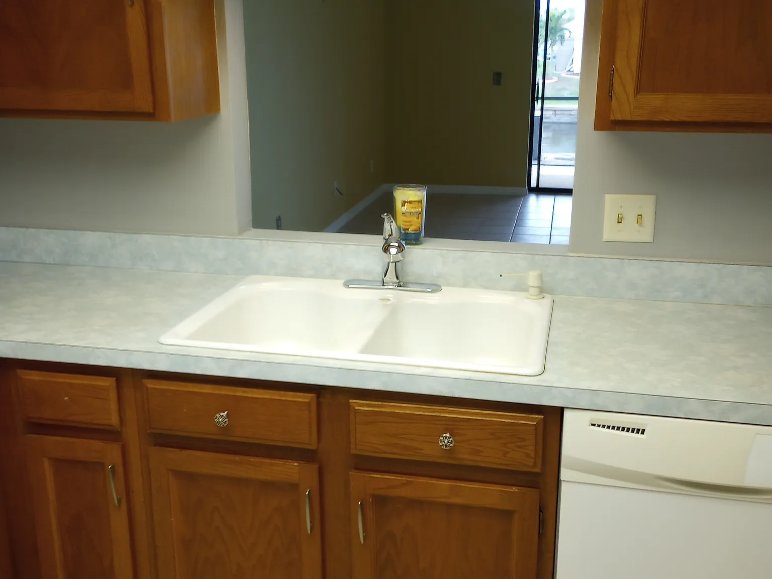 2 bed, 975 sqft, $1,200 — Photo 3