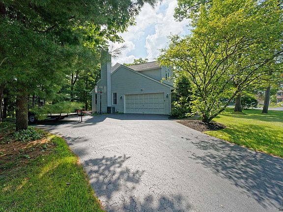 5th image of 410 Danna Joelle Dr