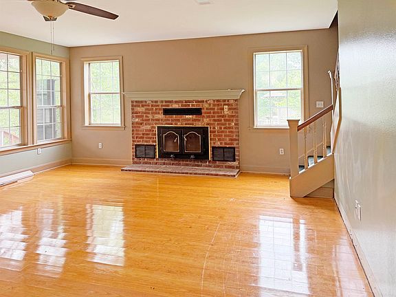 2nd image of 60 Spring Ct