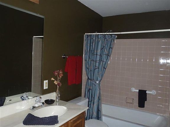 3rd image of 1444 Woodview Dr APT 6