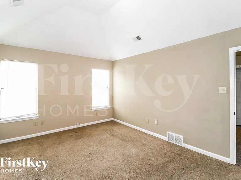 5672 Riverhead Ave — Photo 10