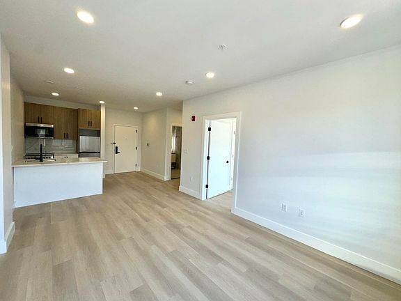 2nd image of 318 Forrest St Floor 1