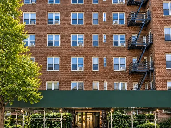 42-40 Bowne St #5H, Queens, NY 11355