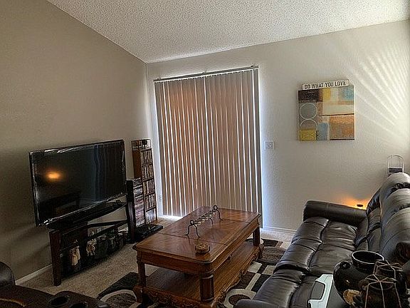 Living room, vaulted ceiling