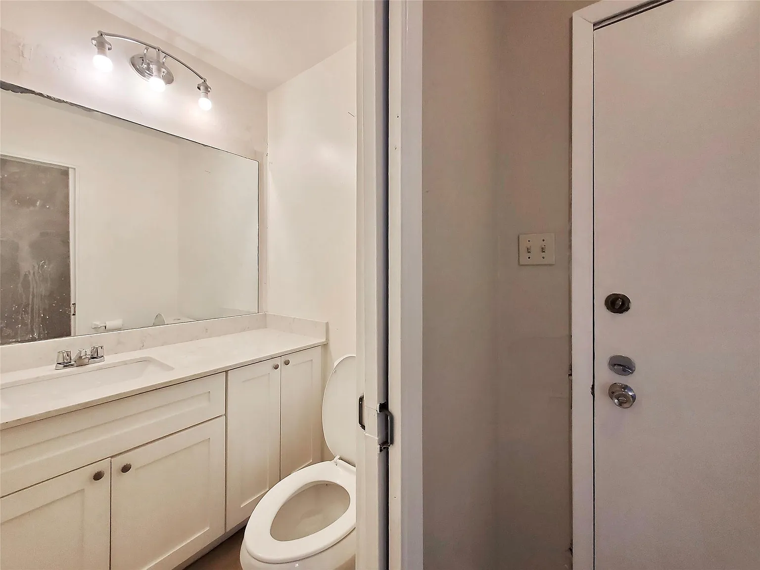 2 bed, 1.5 bath, 1022 sqft, $1,295 — Photo 2