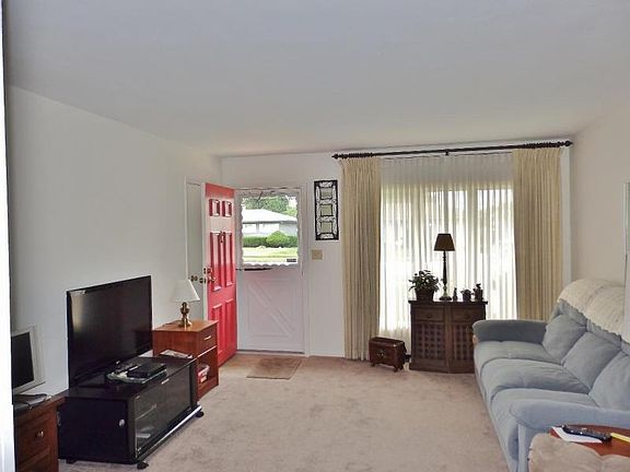 3rd image of 5204 Scenic Dr
