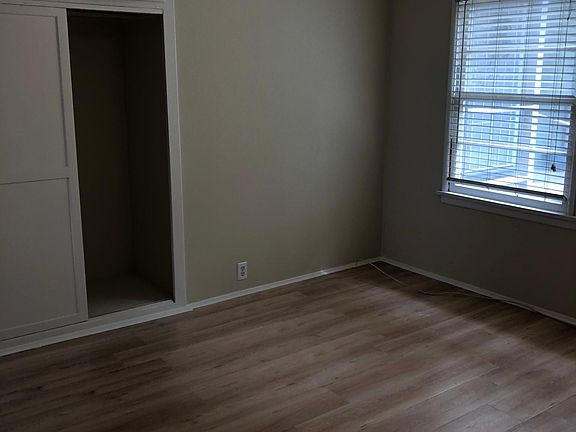 5th image of 2319 Montrose Ave