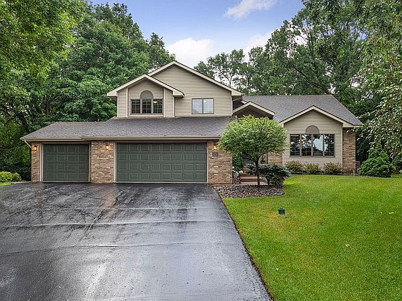3rd image of 1525 N Ridge Dr