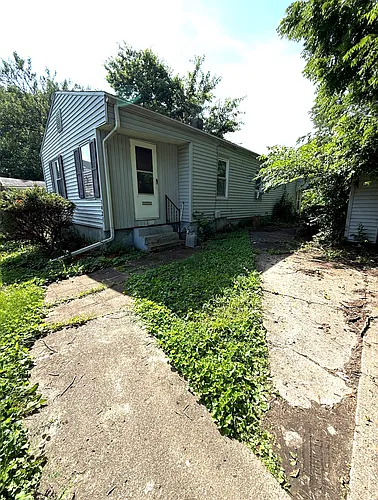 1421 Sedgwick St Photo 1