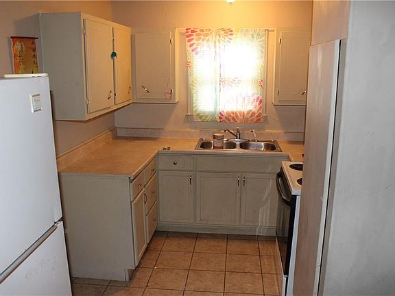 4th image of 3037 Sunnyvale St
