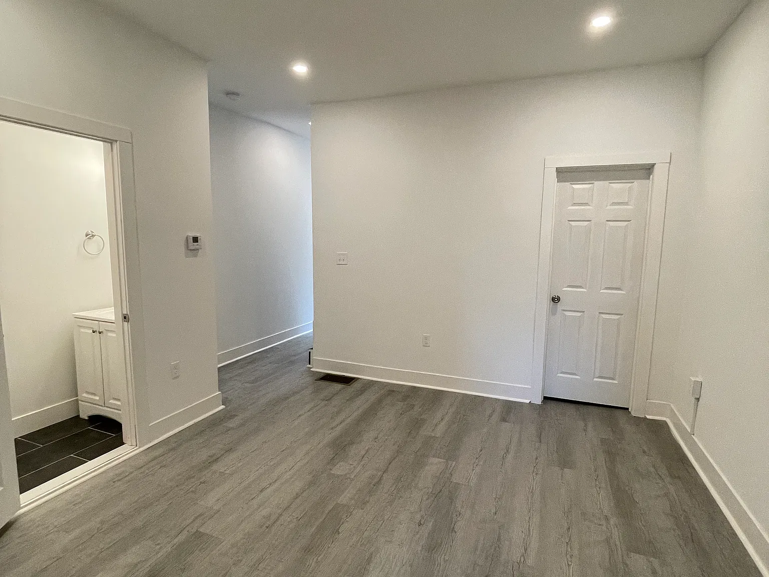 5 bed, 2200 sqft, $6,250 — Photo 2