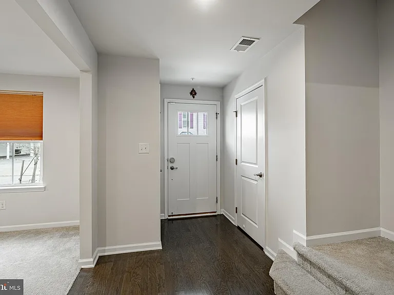 300 Blue Welsh St — Photo 10