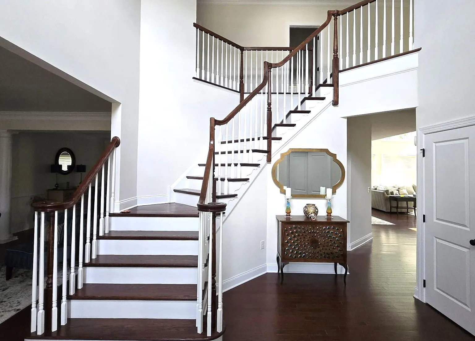 5 bed, 4.5 bath, 4079 sqft, $4,900 — Photo 2