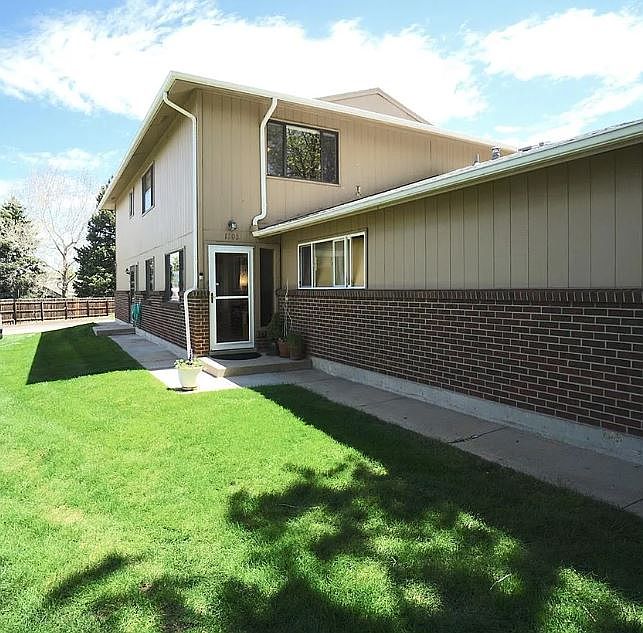 Building has 4 units, this is the front door to the unit for rent.
