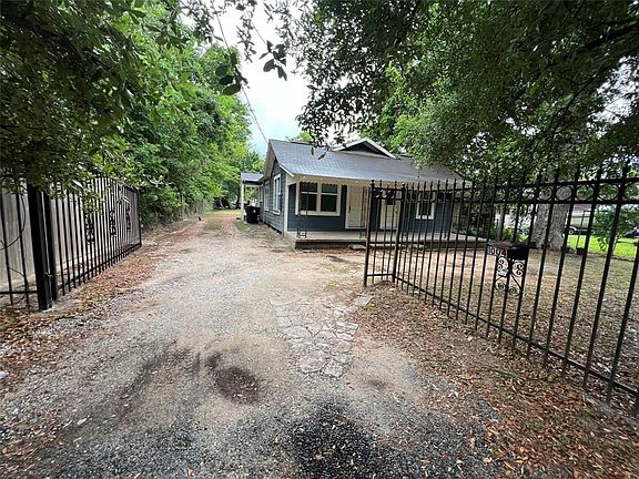 2nd image of 1004 E Crosstimbers St