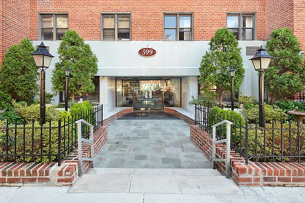 Sold by Compass | media 20