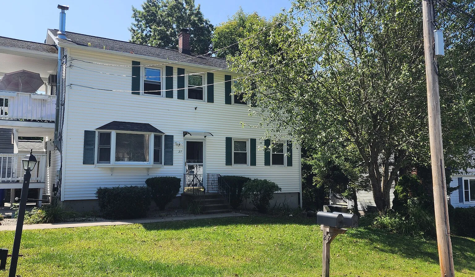 Perfect Location in a Quiet & Safe Neighborhood. 2 Bedroom Apartment — Photo 1