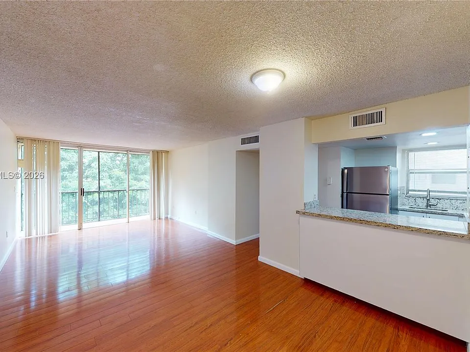 8860 Fontainebleau Blvd #405
