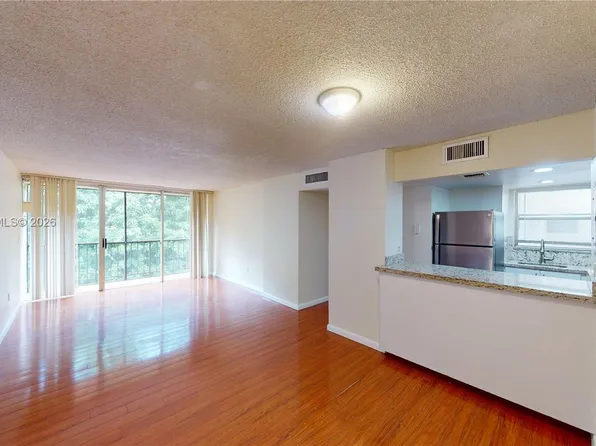 8860 Fontainebleau Blvd APT 405, Miami, FL 33172
