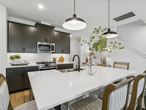 Kitchen with matte black hardware
