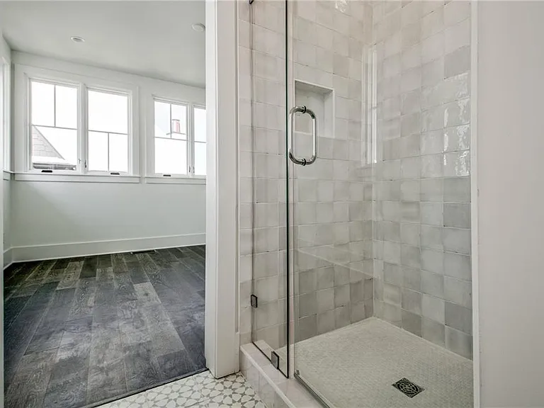 135 Carlyle Ln — Photo 18