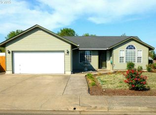 495 N 10th St, Harrisburg, OR 97446