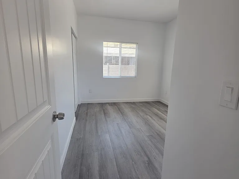 1265 Windsor Dr — Photo 17