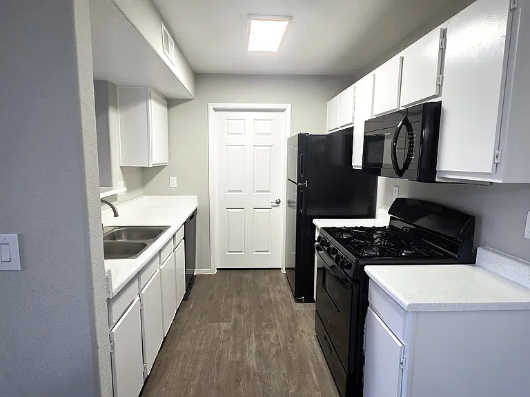 Alterra Apartments — Photo 40