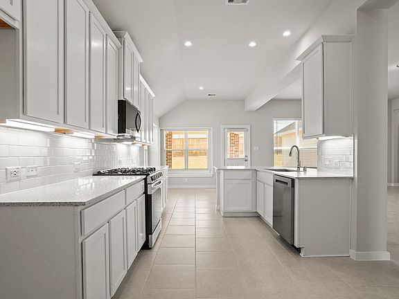 4th image of 112 Dina Ln