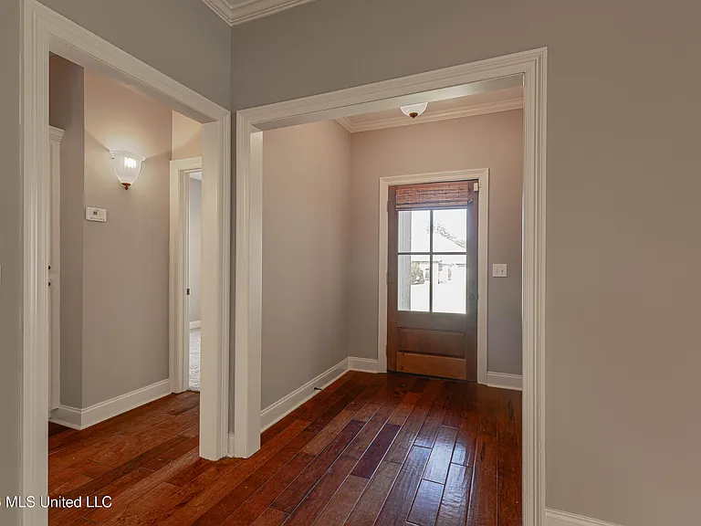 101 Sara Fox Dr — Photo 2
