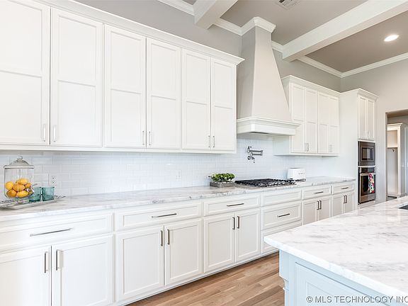 3rd image of 2529 E Northampton St