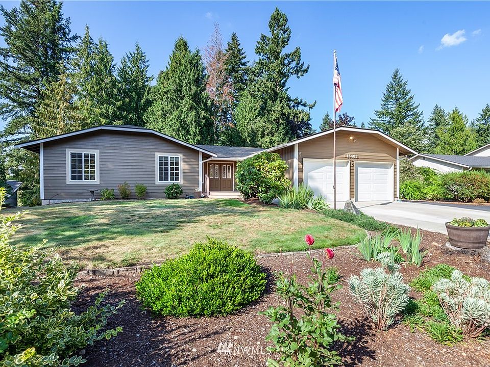 Rambler with full basement and lots of updates