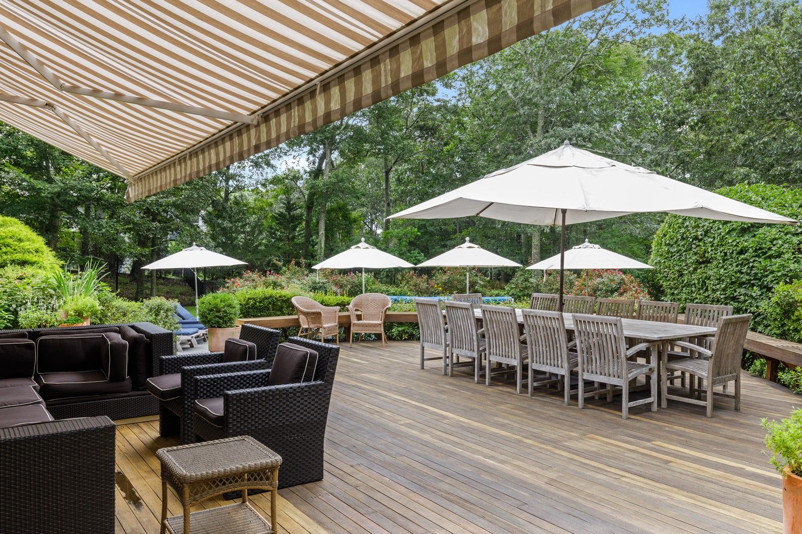  SPACIOUS ENTERTAINMENT DECK