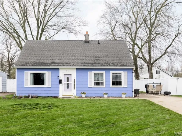 21 Schutt Ct, Grand Island, NY 14072