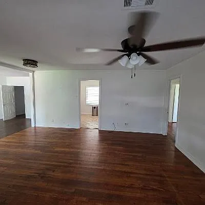 1017 Nottingham Dr — Photo 4