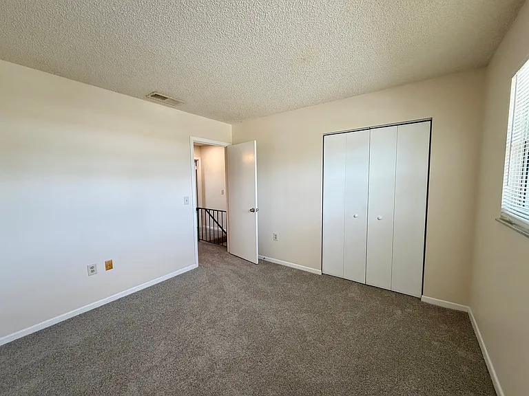 544 SW 35th St — Photo 9