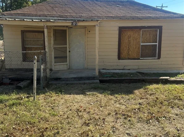 1015 S Pecos St, Coleman, TX 76834