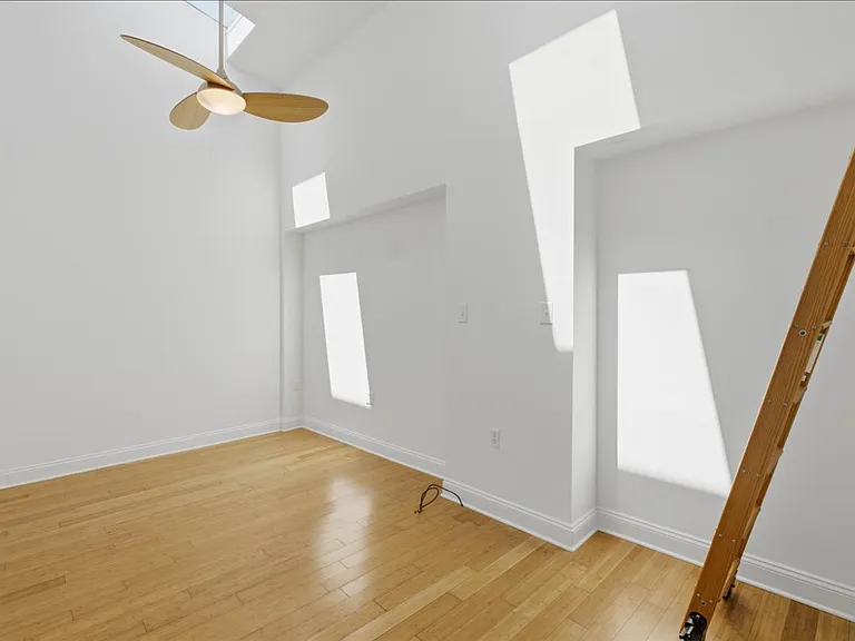 116 N Indian Aly #203 — Photo 16