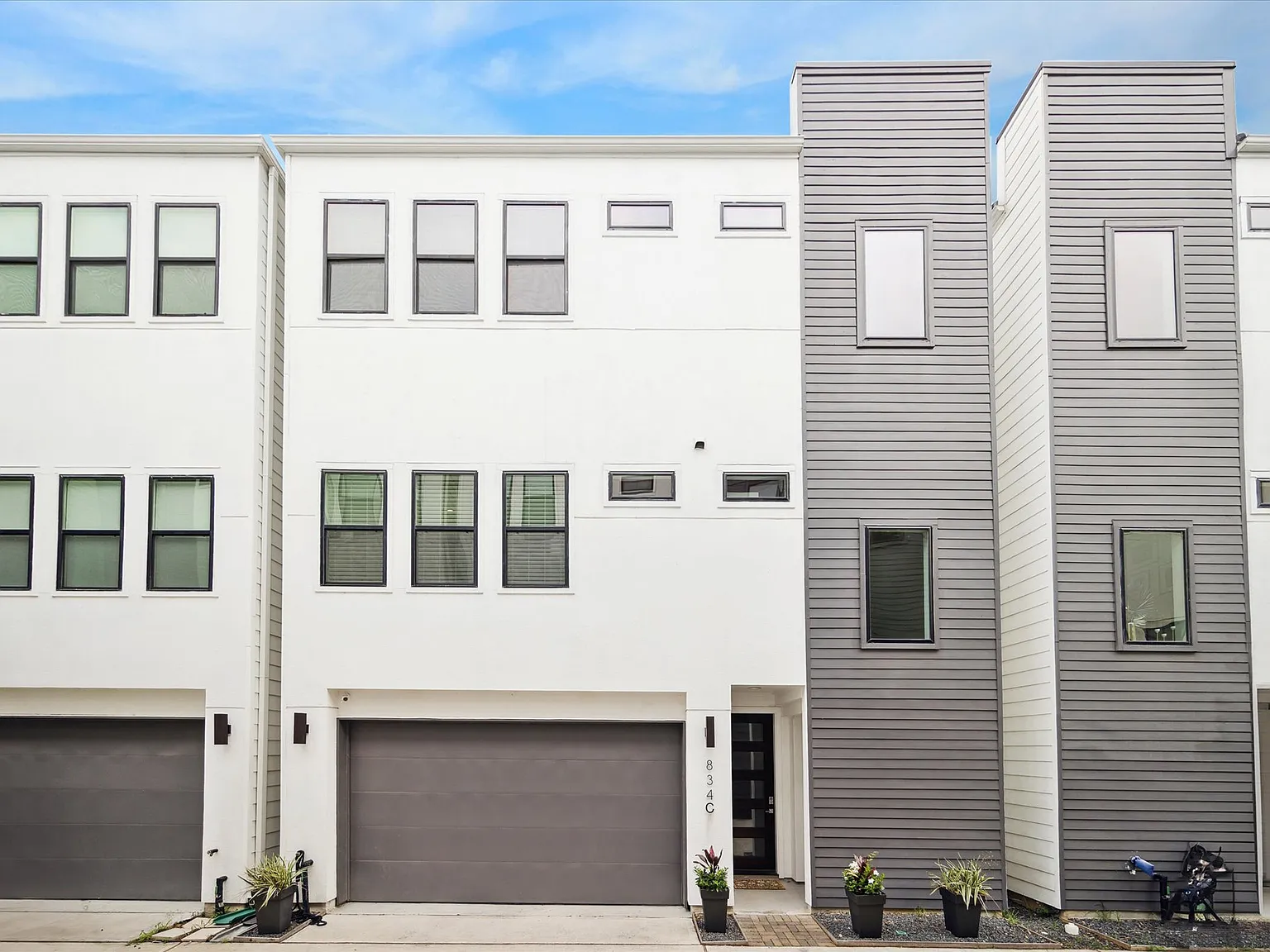 3 bed, 3.5 bath, 2328 sqft, $3,000 — Photo 1