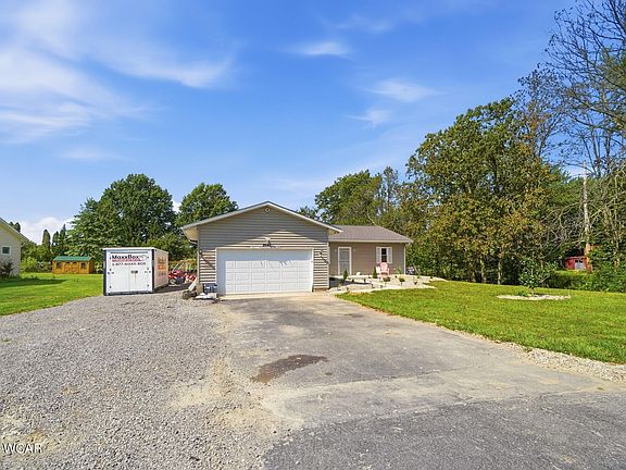 3rd image of 2540 Hall Dr