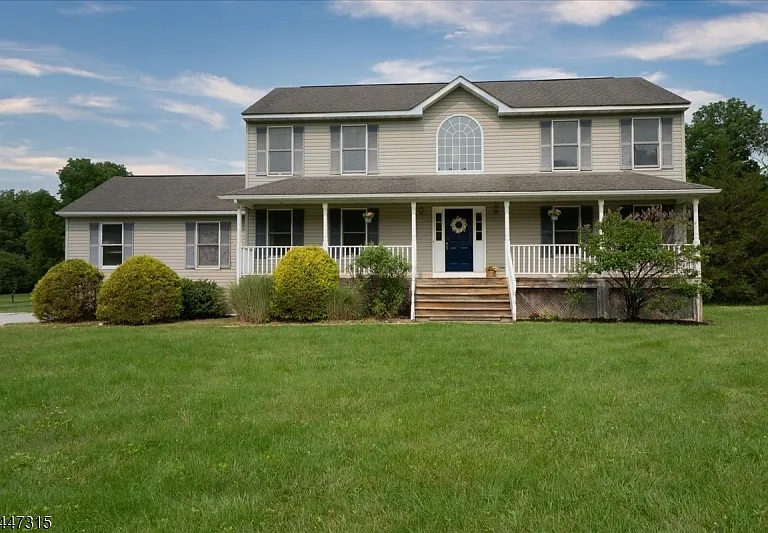 9 Carriage Ln — Photo 1