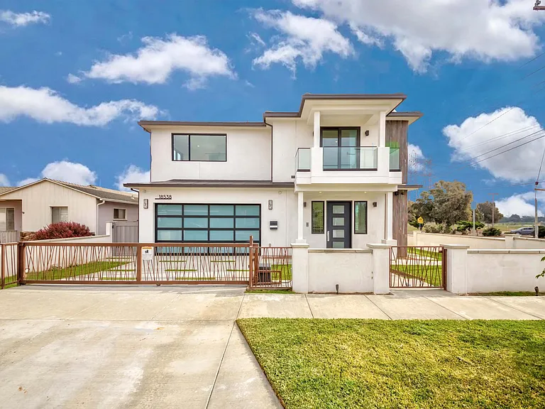18538 Amie Ave — Photo 42