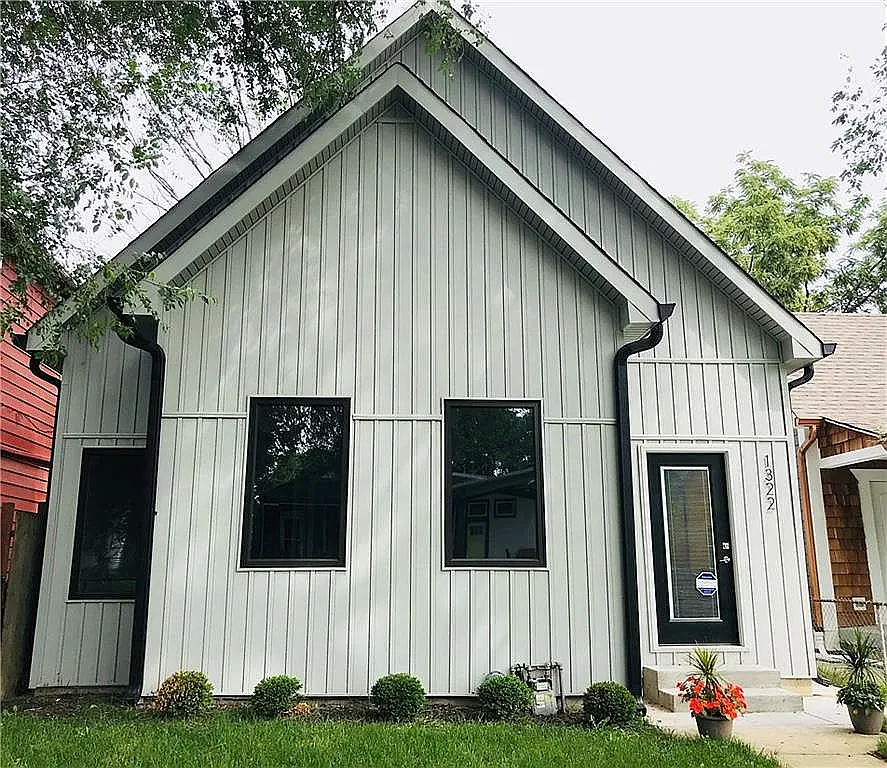 1322 Lexington Ave photo 1