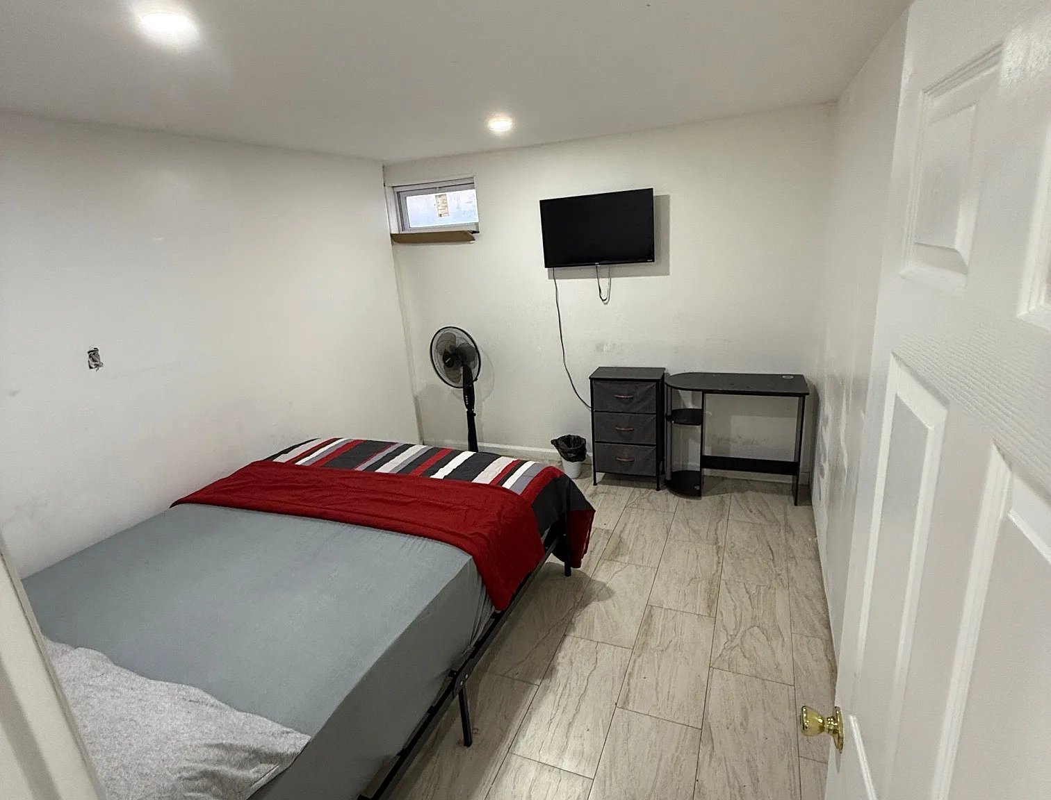 5 bed, 2047 sqft, $5,000 — Photo 2