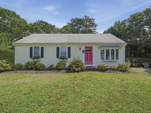 25 Sea Horse Rd, Harwich, MA 02645