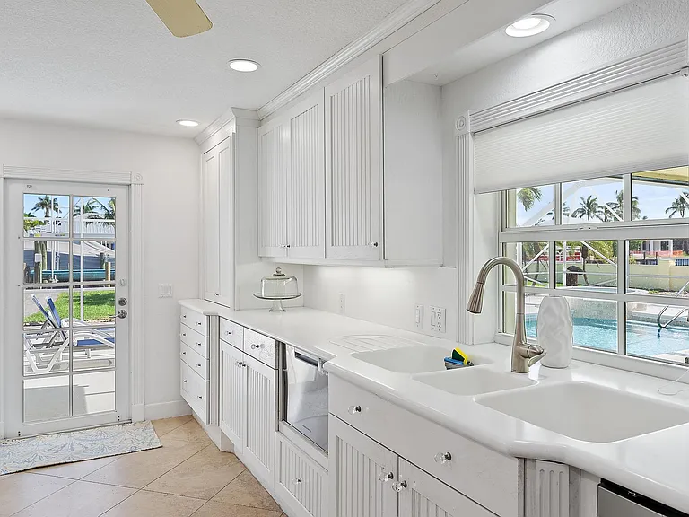 8538 SE Coconut St — Photo 8