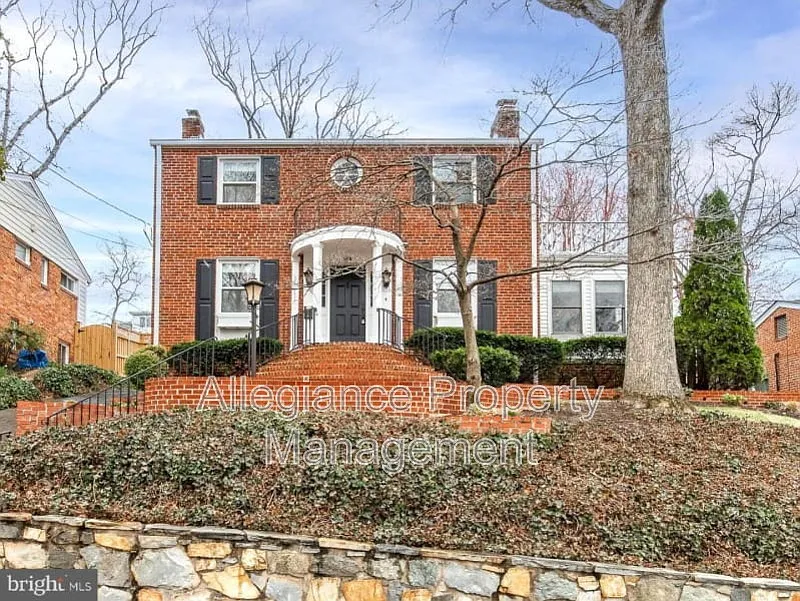 3 bed, 3.5 bath, 1620 sqft, $4,500 — Photo 1