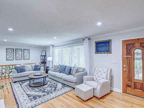 4th image of 1016 Lake St