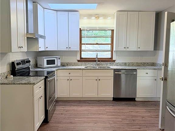 2nd image of 2354 Greenglade Rd NE