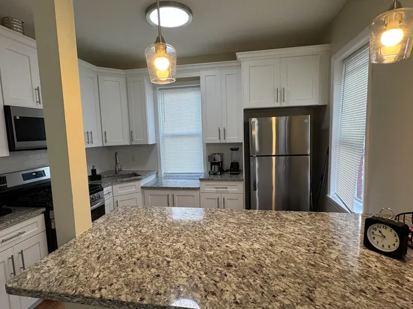 523 Grand Avenue image 3 of 17